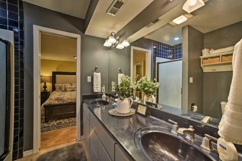 Lakefront Retreat With Dock And Beach 2 Miles To Golf