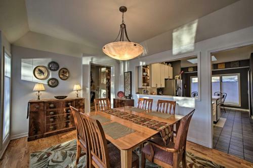 Lakefront Retreat With Dock And Beach 2 Miles To Golf