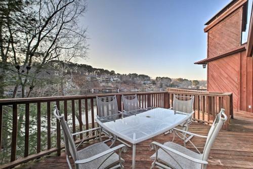 Lakefront Retreat With Dock And Beach 2 Miles To Golf