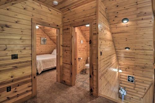Hideaway Cabin - Walk To Greers Ferry Lake!