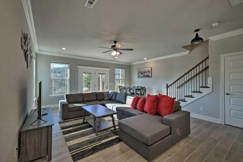Holiday Island Beaver Lake Escape With Views!