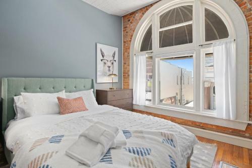 Apartamento The Central Loft - On Town Square! Best Located Property