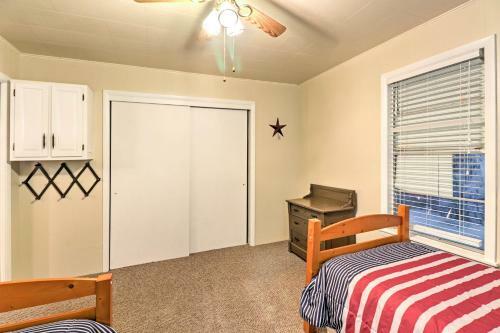 Waterfront Home On Lake Sherwood With Dock And Deck!