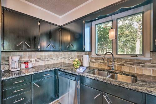 Lakefront Hot Springs Home With Hot Tub And Dock!