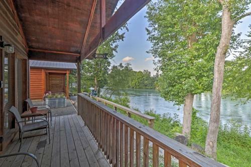 Heber Springs Retreat With Riverfront Patio And Dock!