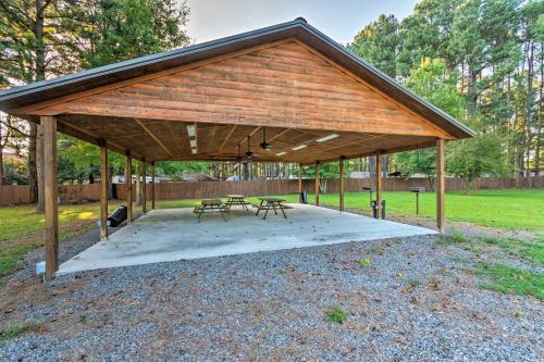 Riverfront Fishing Cabin In Heber Springs!