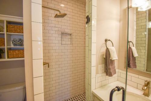 W?ight Pl?ce 2 Min Walk 2 Dickson & Dt ?ooftop Patio!