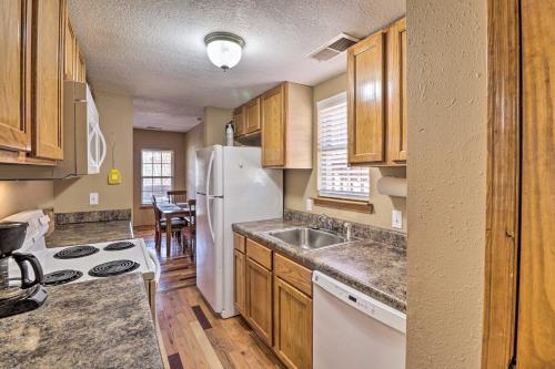River Cabin With Balcony Less Than 1 Mile To Sugarloaf!