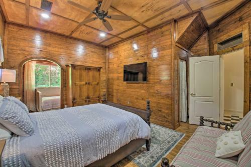 Upscale Hot Springs Escape Less Than 1 Mi To Downtown