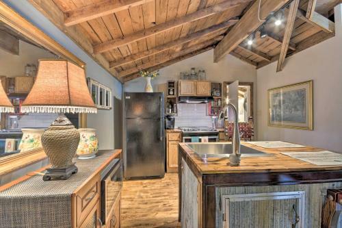 Rustic Chic Home About 1 Mi To Dtwn Hot Springs!