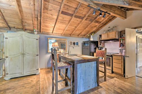 Rustic Chic Home About 1 Mi To Dtwn Hot Springs!