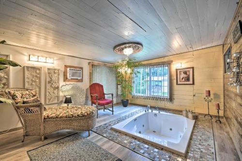 Rustic Chic Home About 1 Mi To Dtwn Hot Springs!