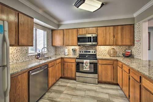 Apartamento Spacious Lakeside Condo With Private Boat Slip!