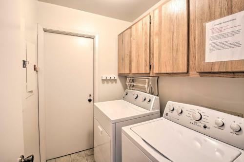 Apartamento Spacious Lakeside Condo With Private Boat Slip!