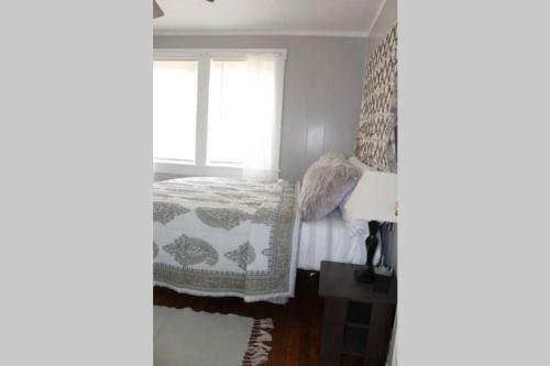 Delightful Bungalow With Spa Tub & Key-less Entry