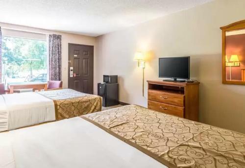 Hotel The Parkwood Inn & Suites