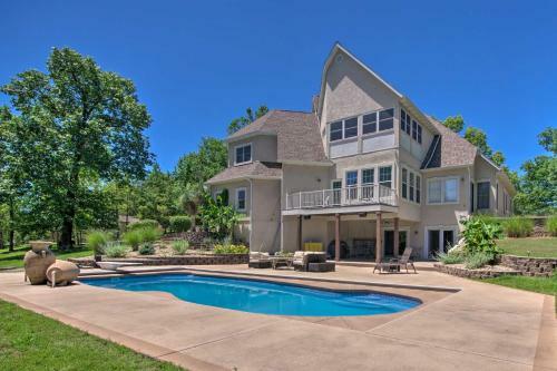 Family-friendly Norfork Lake Retreat Private Pool
