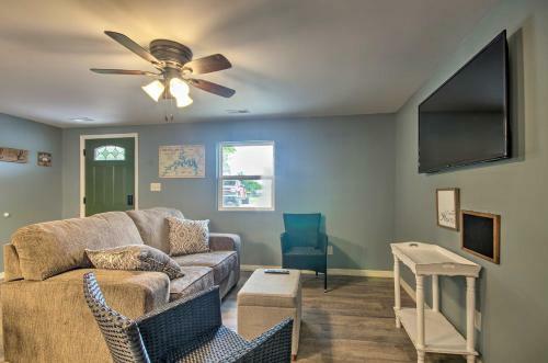 Omaha Apartment With Yard - 15 Miles To Branson