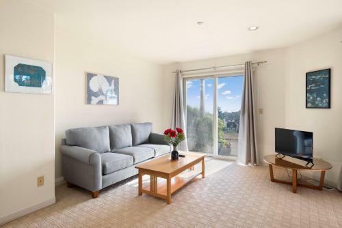 Sunny & Quiet Home Sheltered In Beautiful Aptos! Home
