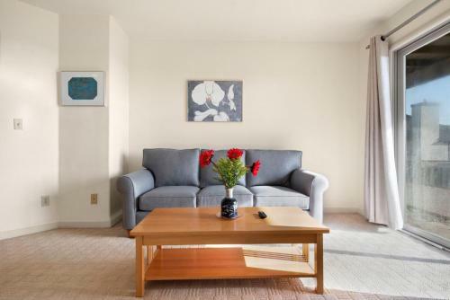 Sunny & Quiet Home Sheltered In Beautiful Aptos! Home