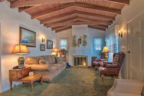 Catalina Getaway Walkable Location