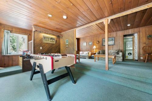 Rustic Cabin Retreat- Mins From Bass Lake