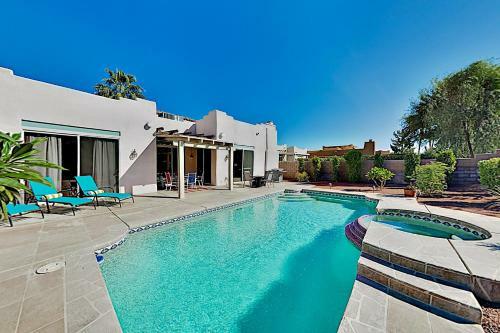 Sombrero House - Private Pool, Spa & Garage Home