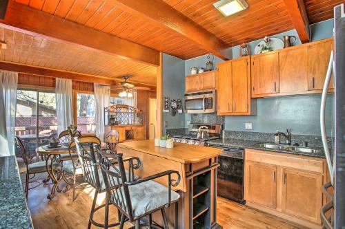 Cozy Cabin About 4 Mi To Snow Summit Ski Resort!