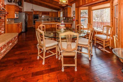 Alpenhorn Lodge-1903 By Big Bear Vacations