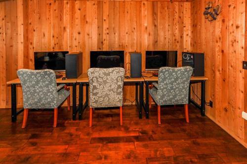 Alpenhorn Lodge-1903 By Big Bear Vacations