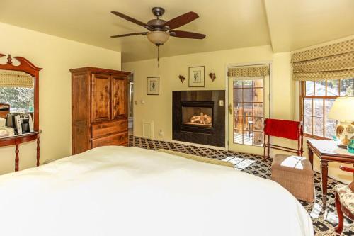 Alpenhorn Lodge-1903 By Big Bear Vacations