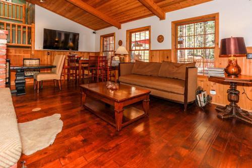 Alpenhorn Lodge-1903 By Big Bear Vacations