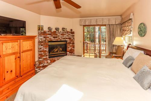 Alpenhorn Lodge-1903 By Big Bear Vacations