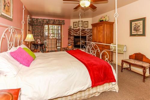 Alpenhorn Lodge-1903 By Big Bear Vacations