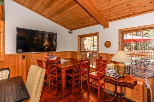 Alpenhorn Lodge-1903 By Big Bear Vacations