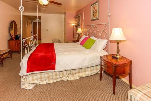 Alpenhorn Lodge-1903 By Big Bear Vacations