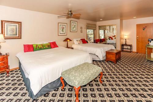Alpenhorn Lodge-1903 By Big Bear Vacations