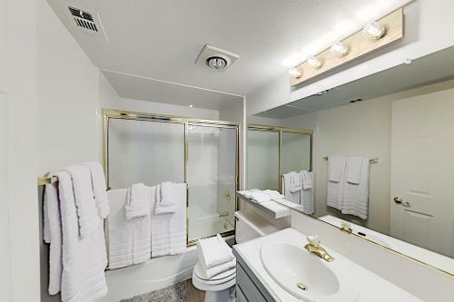Apartamento Dual-suite Gem With Pool Table - Walk To Slopes Condo