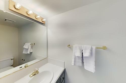 Apartamento Dual-suite Gem With Pool Table - Walk To Slopes Condo