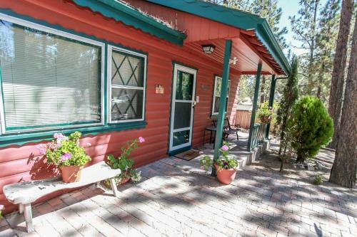 Barefoot Bungalow-1804 By Big Bear Vacations