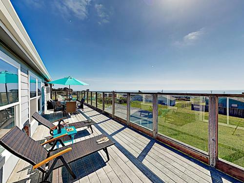 New Listing! Stunning Beach Getaway With Ocean Views Home