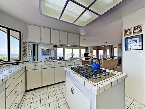 New Listing! Modern Beach Dream With Ocean Views Home