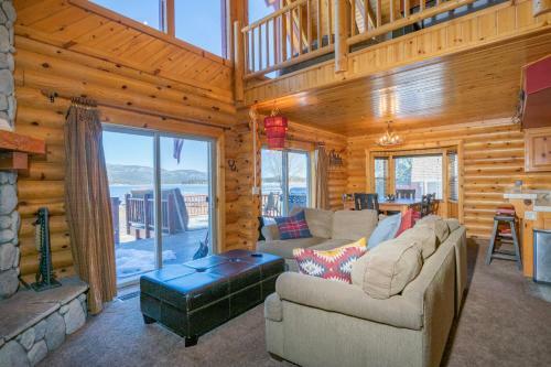 3 Cubs Lakefront Cabin