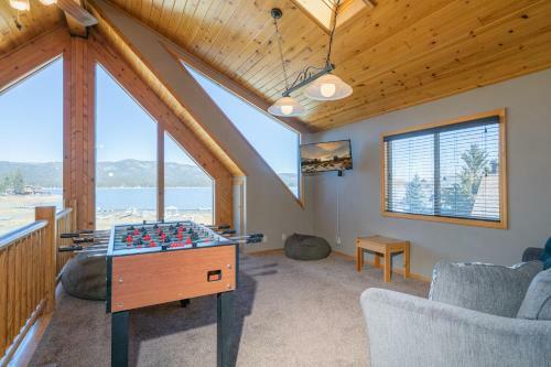 3 Cubs Lakefront Cabin