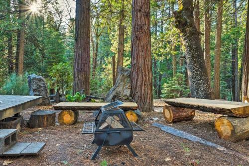 Cabin With Fire Pit Mins To Vineyards And Hiking!