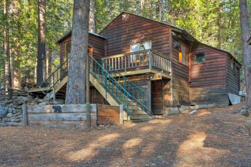 Cabin With Fire Pit Mins To Vineyards And Hiking!