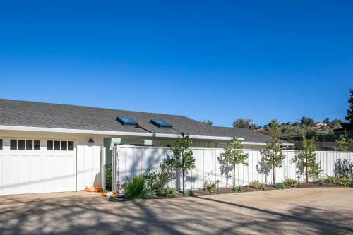 Fully Updated Three Bedroom Home With Hot Tub