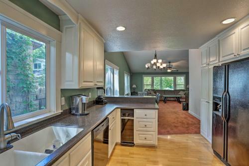 Spacious Downtown Chico Home, � Mile To Csu!