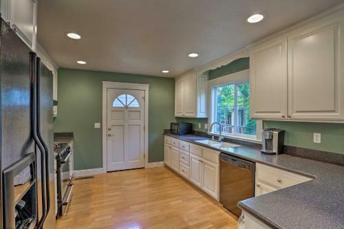 Spacious Downtown Chico Home, � Mile To Csu!