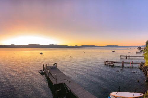 Lakefront Home - Private Pier & Kayaks - Epic View Home